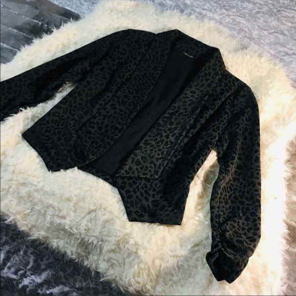 Jackets & Blazers - 📫Sold 📫 Grey Leopard Crop Blazer 💋